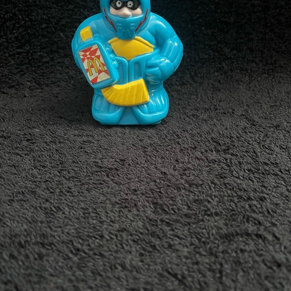 VINTAGE 1998 "NAGANO OLYMPICS" MCDONALDS TOY Hamburglar Hockey Player - Picture 6 of 8